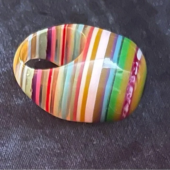 Sobral handmade resin ring. The green in picture is more a Hunter Green - Picture 1 of 6